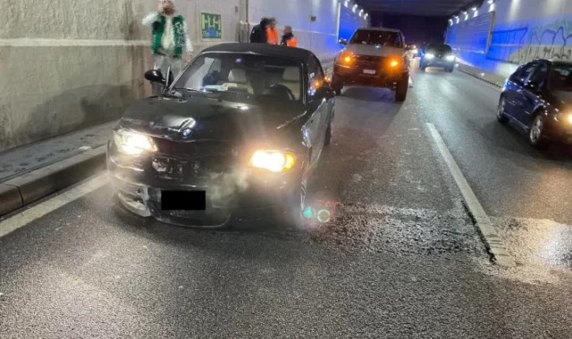 சுரங்கப்பாதையில்,சுரங்கப் பாதை,A18 Reinach BL,சுரங்கப்பாதை சுவரில் மோதி சுரங்கப்பாதையில்,சுரங்கப் பாதை,A18 Reinach BL,சுரங்கப்பாதை சுவரில் மோதி