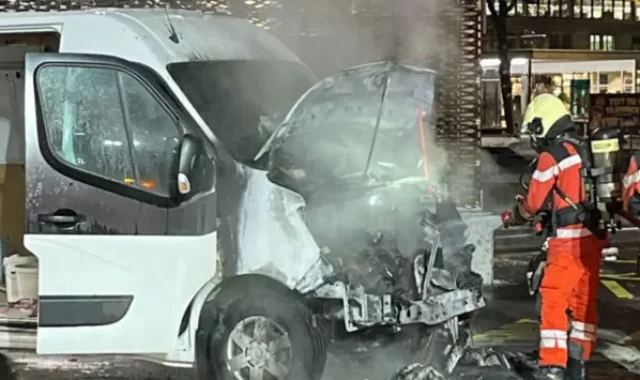 வின்டத்தூர்,Winterthur,Schützenstrasse ,தீப்பற்றிய வேன்