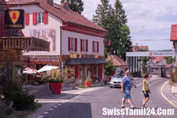 ஒரு பகுதி சுவிட்சர்லாந்து – மற்றைய பகுதி பிரான்ஸ்..! ஐரோப்பாவில் மிக பிரமாண்ட விடுதி