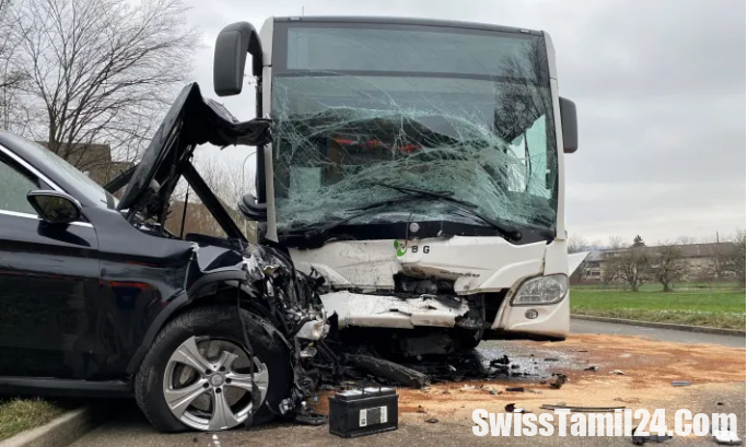 சூரிச் Regensdorf இல் பேருந்து மீது மோதிய கார்.! 4 பேர் படுகாயம்.!