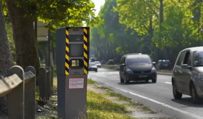 பிரான்சில், வேகக் கேமரா, சாலையில், ஓட்டுநர்களுக்கு அபராதம்