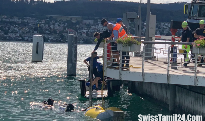 brannte in Meilen ein Boot