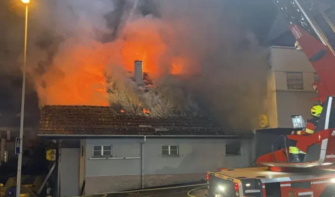 சுவிட்சர்லாந்து, லூசர்ன் பகுதி, பாரிய தீ விபத்து, தளபாட உற்பத்தி நிலையம், உற்பத்தி தீ விபத்து, 250 தீயணைப்பு படை வீரர்கள், கடமைகள்