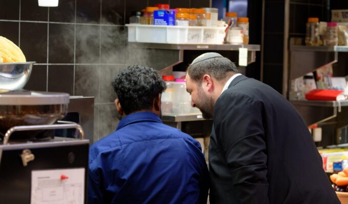 சுவிற்சர்லாந்தில், தர்மலிங்கம் சசிக்குமார், ஈழத்தமிழர், யூதர்களின் உணவு