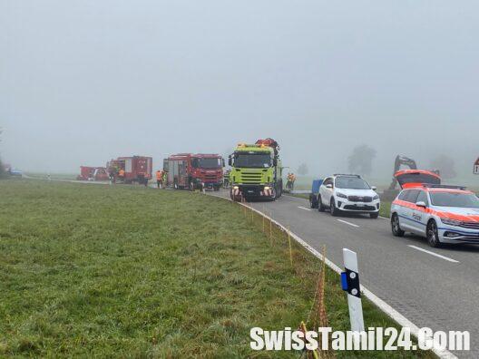 Hunenberg ZG Lastwagen zur Seite gekippt2