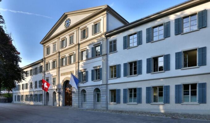 சூரிச், நீதிமன்றில், குண்டு அச்சுறுத்தல், மக்கள் வெளியேற்றம்