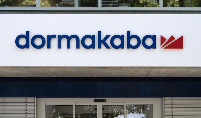 சுவிஸ் நிறுவனங்களில், தொழிலாளர் பற்றாக்குறை, UBS Credit Suisse, Idorsia, Dormakaba, ஜெனீவா