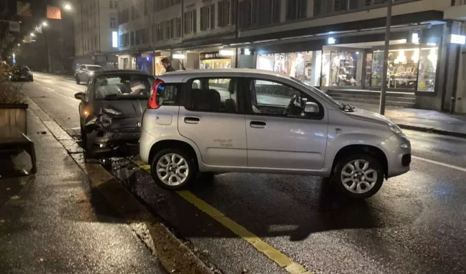 Glarus, கன்டோனில், போதையில், வாகனம், செலுத்தியவர், விபத்து, மது, போதையில், வாகனம், செலுத்திய, ஒருவரால், நேற்றைய தினம், கன்டோன், கிளாரஸில், விபத்து, Samstag, den 21. Oktober 2023, mehreren Unfällen, A3, Lenker, Leitplanke.