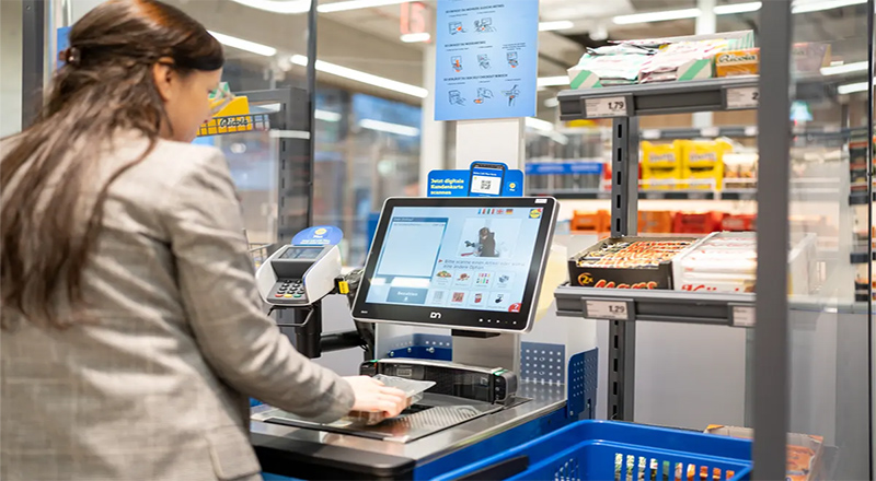 சுவிட்சர்லாந்தில் பணவீக்கம் காரணமாக செலவுகளை குறைக்கும் மக்கள்