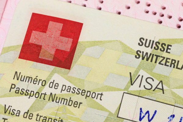சுவிட்சர்லாந்தின் நிரந்தரக் குடியிருப்பு அனுமதி பெறுவது எப்படி?