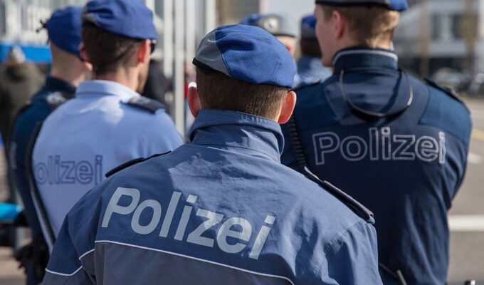 சூரிச்சில், பொலிஸாரின், சோதனை நடவடிக்கை, சூரிச் கன்டோனில், போலீசார்