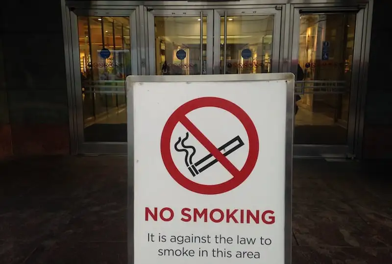 Neuchâtel மாகாணத்தில் பள்ளிகளுக்கு முன்னால் புகைப்பிடிப்பதற்கு தடை!!