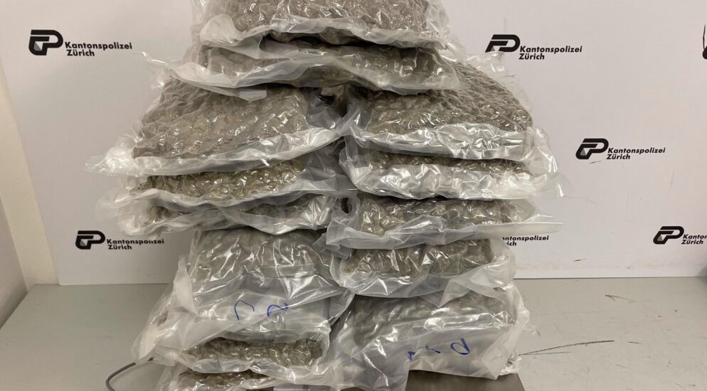 சூரிச் விமான நிலையத்தில் போதைப்பொருள் பறிமுதல்