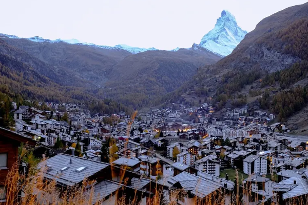 வெளிநாட்டவர்கள் அதிகம் வாழும் சுவிஸ் நகரங்கள் எவை தெரியுமா…?