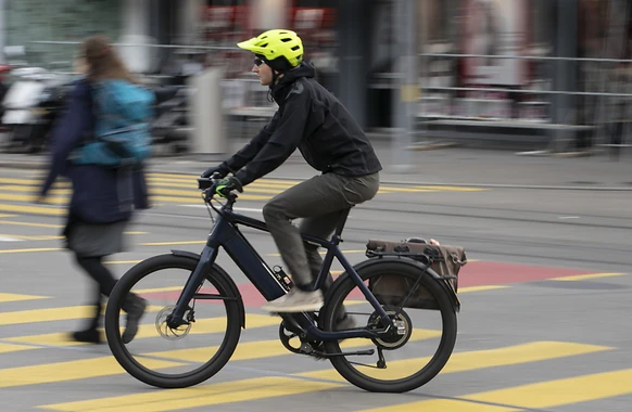 சுவிஸில் இ-பைக் ஓட்டுபவர்களுக்கு அறிமுகமாகும் புதிய நடமுறை.!!