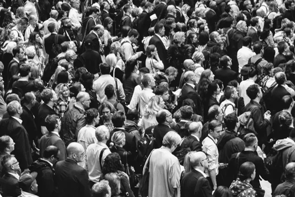 புலம்பெயர்தலுக்கெதிராக அணிதிரண்ட சுவிஸ் மக்கள்