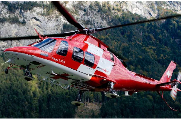 சுவிஸில்  செல்பி மோகத்தால் பெண்ணுக்கு ஏற்பட்ட பரிதாப நிலை