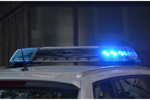 சுவிஸில் துப்பாக்கியைக் காட்டியும் கொள்ளையனிடம் மோதிய நபர்