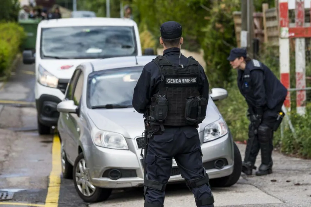 போதைப்பொருள் கடத்திய இருவர் சுவிஸ் தெற்கு எல்லையில் கைது.!