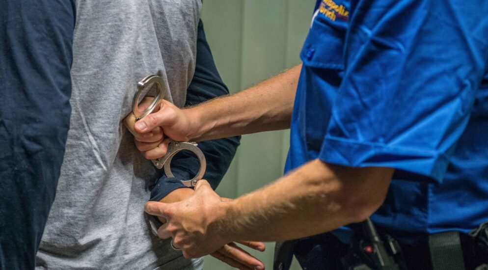 சூரிச்சில் படிக்கட்டில் இறந்து கிடந்த முதியவர் : சந்தேக நபர் கைது