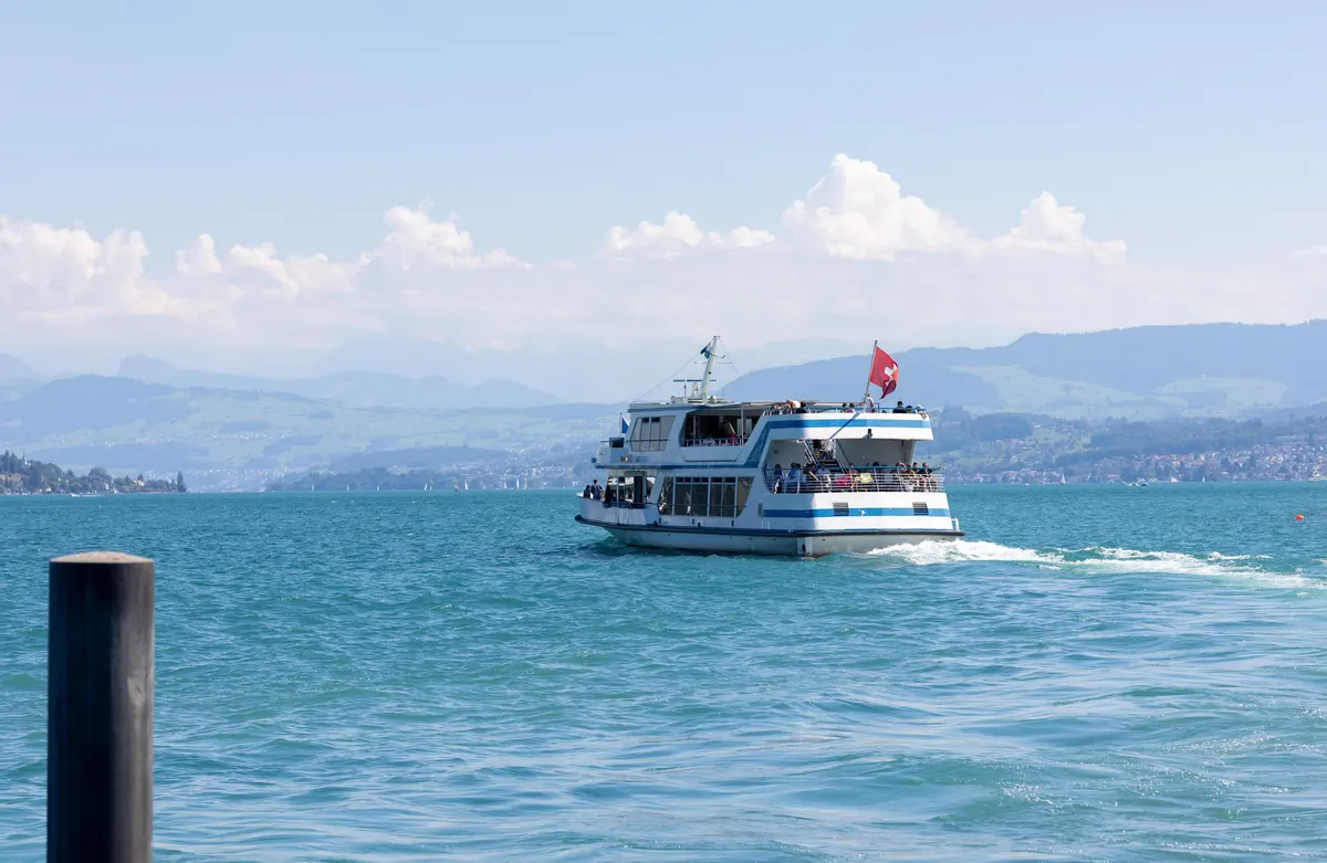 சூரிச் ஏரியில் சேவையில் ஈடுபடும் மின்சார கப்பல்கள்