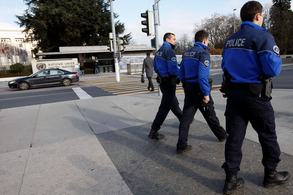 சுவிஸ் நகரமொன்றில் அநாதரவாகக் கிடந்த சூட்கேசால் பரபரப்பு | Suitcase Was Found In A Swiss Town