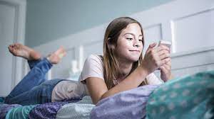 சுவிஸில் டிக்டாக் செயலிக்கு அடிமையாகும் இளையோர்கள்.!!