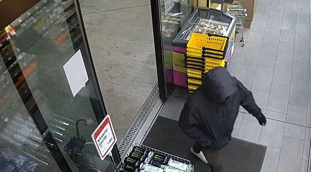 பாசல் பகுதியில் கடையில் புகுந்து கத்தியை காட்டி பணம் கொள்ளை