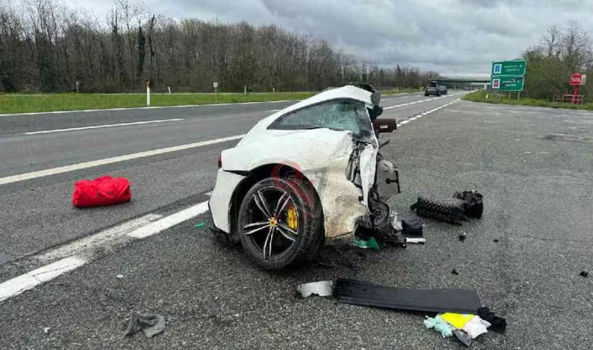 சுவிஸ் உரிமத் தகடு கொண்ட பெராரி கார் பயங்கர விபத்து இருவர் பலி!!