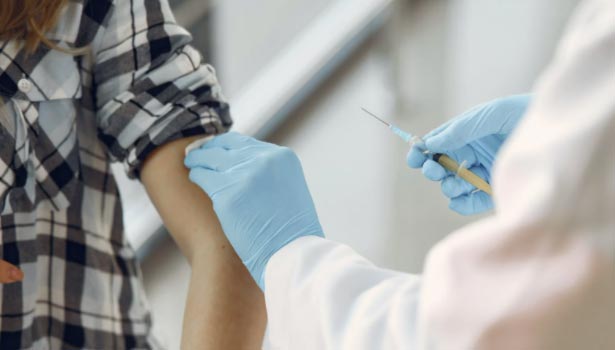 சுவிஸ் நாட்டவர்கள் தடுப்பூசி போட்டுக்கொள்ள வலியுறுத்தல்