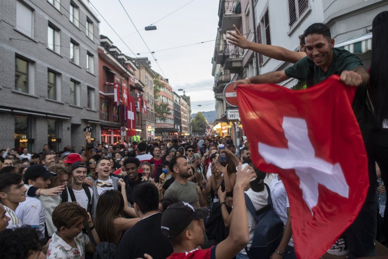 சுவிஸ் அரசுக்கு தலை இடியாக மாறியுள்ள பாரிய குடியேற்றம்
