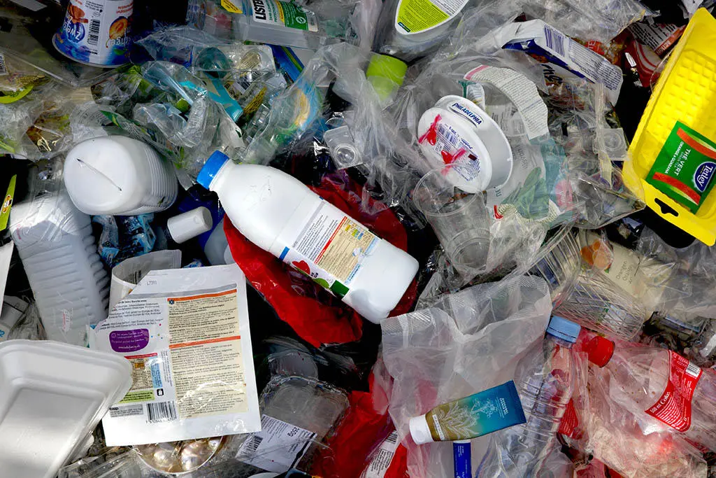 ஜெர்மனியில் தங்கள் குப்பைகளை கொட்டும் சுவிஸ் மக்கள்