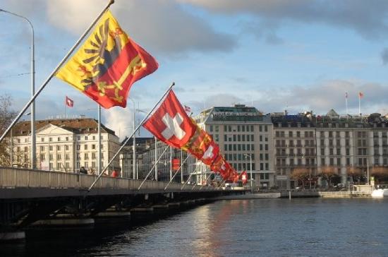 ஜெனீவா பாலத்தில் இருந்து குதித்து தற்கொலைக்கு முயன்ற பெண்