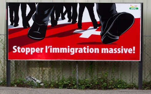 சுவிஸ், அரசுக்கு தலையிடியாக மாறியுள்ள பாரிய குடியேற்றம் 