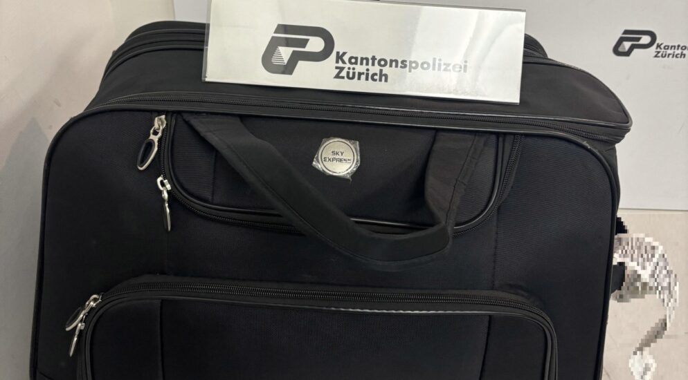 சூரிச் விமானநிலையத்தில் போதைப்பொருள் கடத்திய இருவர் கைது