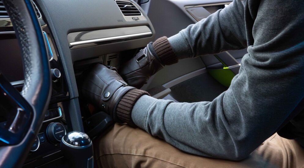 காரில் திருடமுற்பட்ட நபர்கள் சென்ட்காலன் போலீசாரால் கைது.!