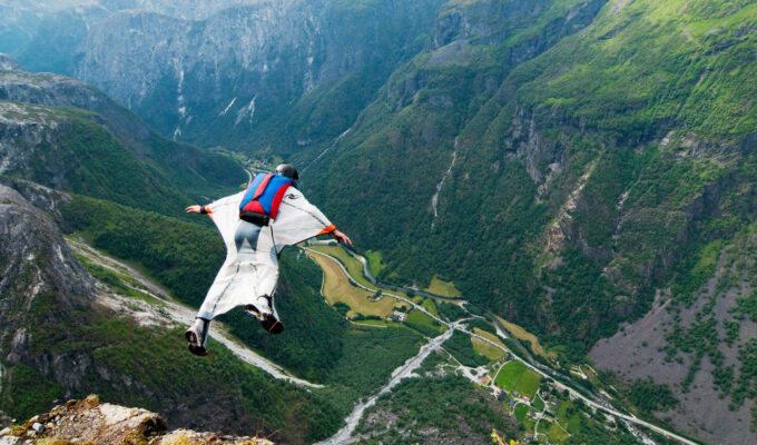 16WINGSUIT1 superJumbo