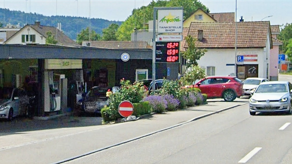 எரிபொருள் நிரப்பு நிலையத்தில் கொள்ளை – மக்கள் உதவியை நாடும் போலீசார்.!
