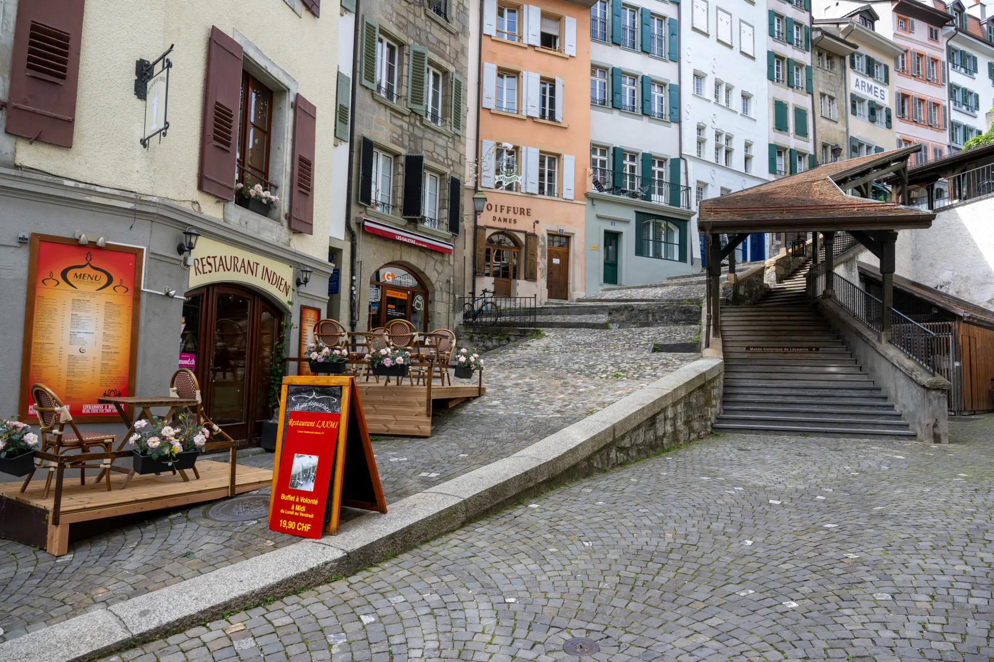 அமெரிக்க சுற்றுலாப்பயணி மீது சுவிட்சர்லாந்தில் கத்திக்குத்து தாக்குதல்