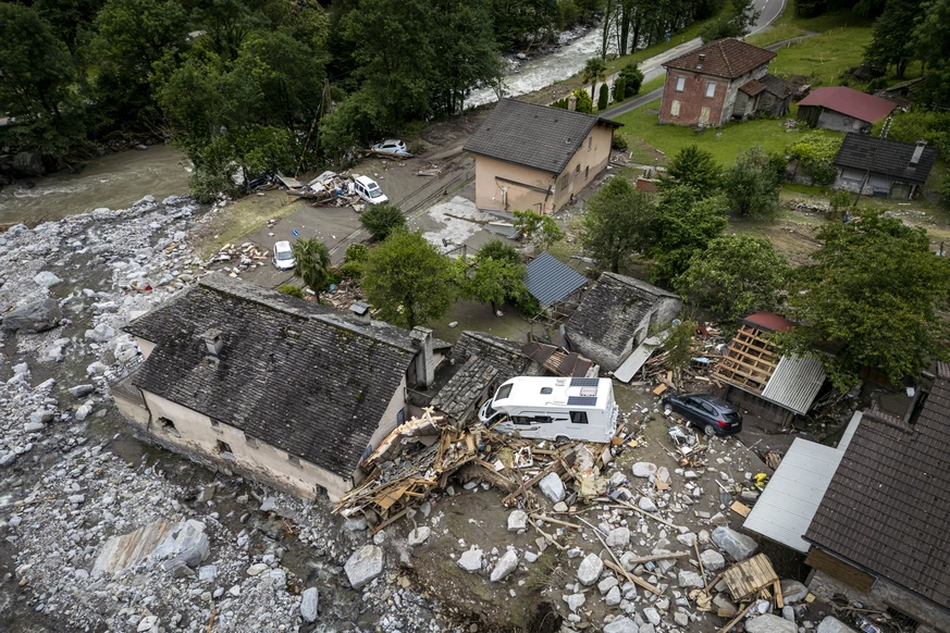சுவிட்சர்லாந்தை புரட்டிப்போட்ட புயல்  மில்லியன் கணக்கில் சேதம்