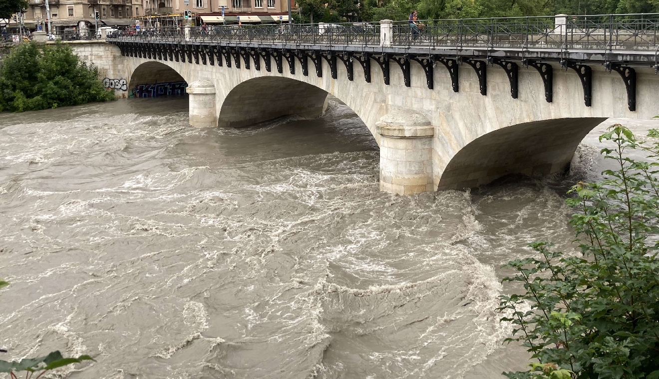 ஜெனிவாவில் பெய்த கனமழையால் வெள்ளப்பெருக்கு