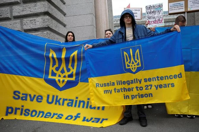 உக்ரேன் போர்க்கைதிகளை விடுவிக்க கோரி லூசெர்னில் பேரணி