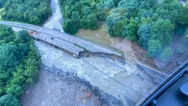 வெள்ளத்தில் அடித்துச் செல்லப்பட்ட நெடுஞ்சாலை- திருத்த பணி ஆரம்பம்