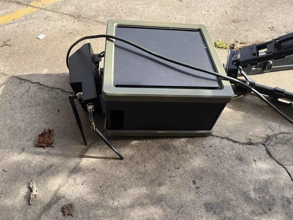 ஆராவ்வில் ஸ்பீட் கேமராவை உடைத்த பெண் : போலீசார் வலைவீச்சு