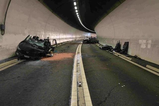 A13 நெடுஞ்சாலை சுரங்கப் பாதையில் கோர விபத்து