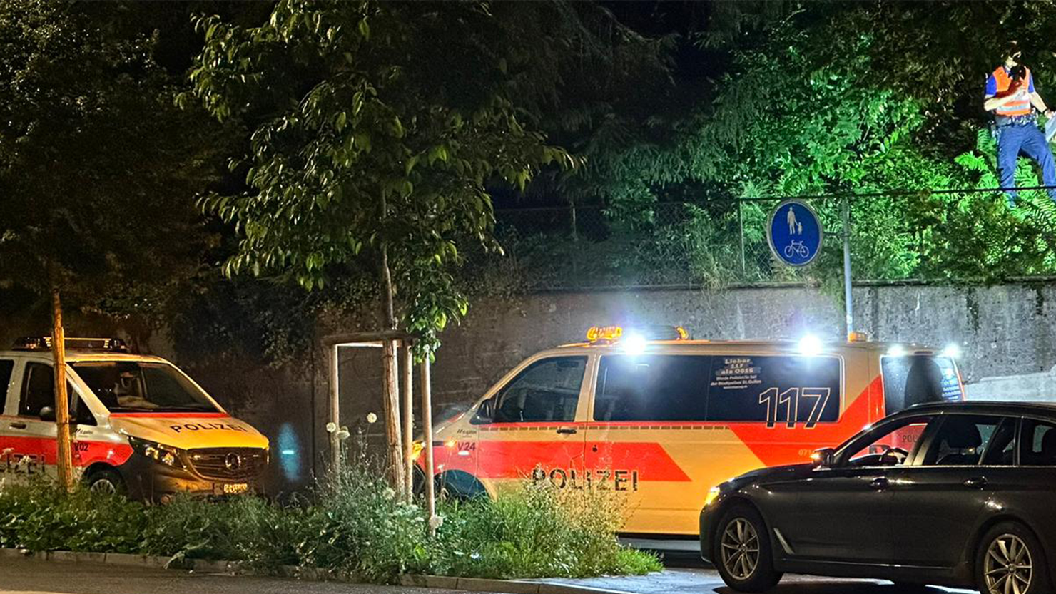 சென்ட்காலன் பகுதியின் பரபரப்பு : கத்தியால் பலரை தாக்கிய நபர் கைது.!!