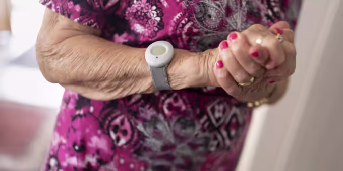 வாட் மாகாணத்தில் போலீஸ் அதிகாரியாக நடித்து 10,000 பிராங்குகள் மோசடி