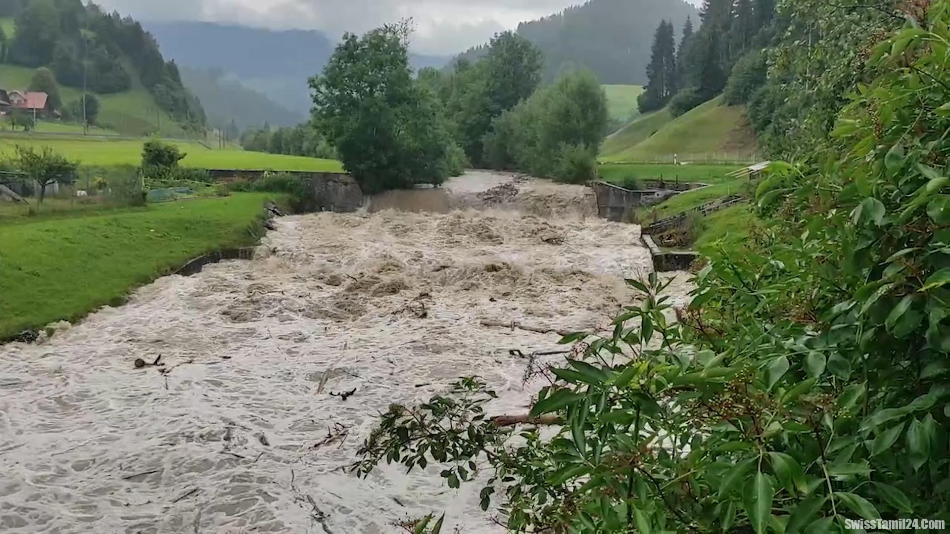 பலத்த இடியுடன் கூடிய மழையால் சுவிட்சர்லாந்தில் வெள்ளப்பெருக்கு