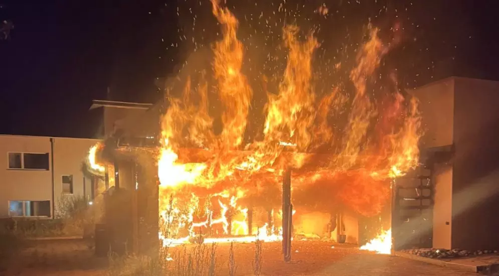 லுசேர்ன்னில் பற்றிய எரிந்த வாகன நிறுத்துமிடம்..!!