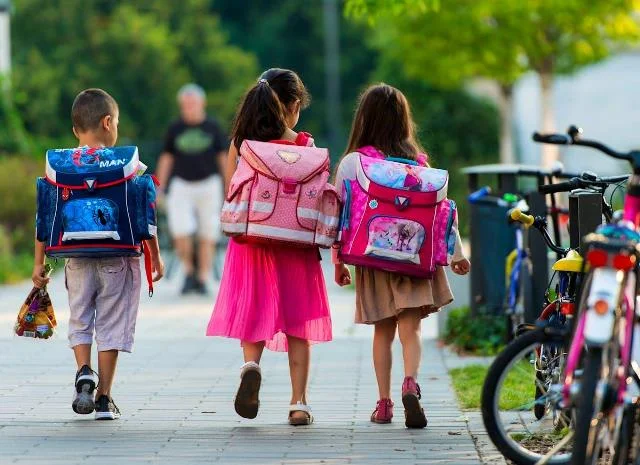 சுவிஸில் பாடசாலை செல்லும் குழந்தைகள் – பெற்றோர் கவலை